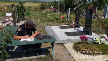 Полиция задержала вандала, разрушавшего захоронения на кладбищах Днепропетровщины