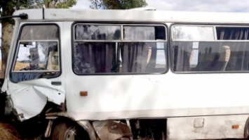 Под Черкассами произошло жуткое ДТП: автобус раздавил легковое авто