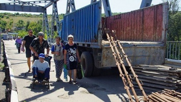Боевики "ЛНР" заявляют о начале демонтажа своих сооружений на мосту в Станице Луганской