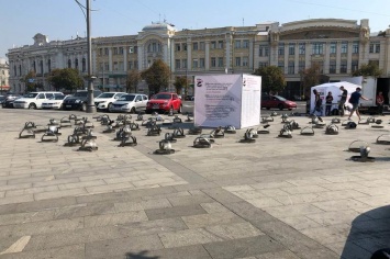 120 капканов: в Харькове проходит акция «Узники Кремля»