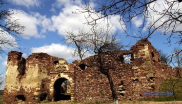 Старинный замок на Тернопольщине готовят к самобытному празднику