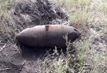 Авиационную бомбу обнаружили под Кривым Рогом во время сельхозработ, - ФОТО