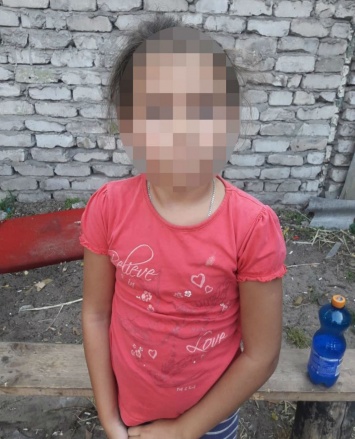 В Каменском двое людей ограбили 7-летнюю девочку
