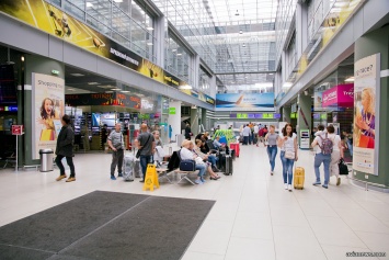 Аэропорт Жуляны возобновит полноценную работу на день позже