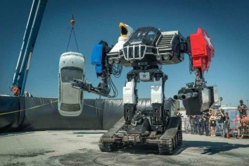 Несколькометрового боевого робота весом 15 тонн продадут на аукционе