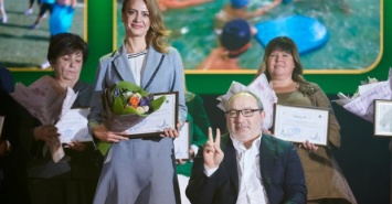 Геннадий Кернес поздравил педагогов города
