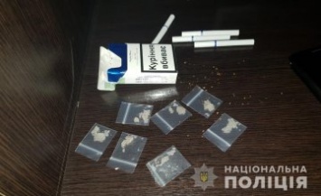 На Днепропетровщине в подпольном заведении поймали распространителя наркотиков: мужчина прятал амфетамин в неожиданном месте