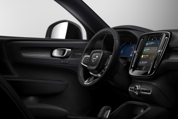 Электромобиль Volvo XC40 первым получит новый медиацентр на базе Android