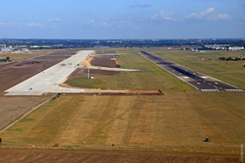 В одесском аэропорту ударными темпами строят новый перронный комплекс
