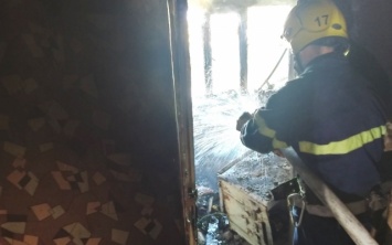 В Новой Каховке огнеборцы спасли из огня двух взрослых и ребенка, женщина в тяжелом состоянии