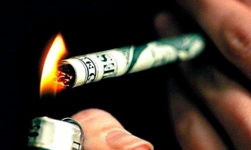 Производители сигарет поставили ультиматум правительству из-за принятого Радой, но еще не подписанного президентом "табачного закона"