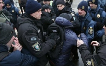 На Днепропетровщине пьяные мужчины подрались с полицейскими