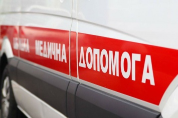 В Новомосковске пьяный мужчина на ходу выпал из машины скорой помощи