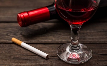 Как измерить бутылку вина в сигаретах?
