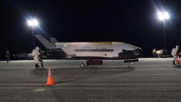 Космический корабль X-37B вернулся на Землю