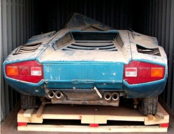 В грузовом контейнере спустя 40-лет найден уникальный спорткар (ФОТО)