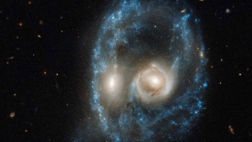 НАСА продемонстрировала уникальный снимок столкнувшихся галактик