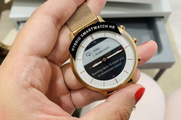 Американский бренд представил гибридные смарт-часы