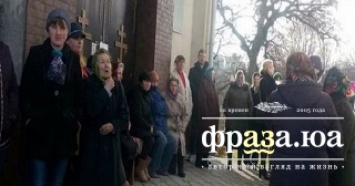 На Тернопольщине церковная община УПЦ защитила свой храм от захвата ПЦУ