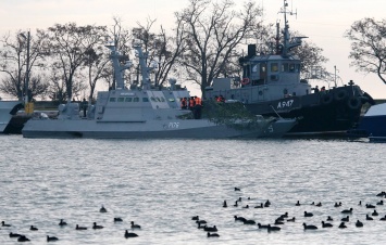 Захваченные украинские корабли еще в Керчи: Бутусов рассказал, что известно на этот момент