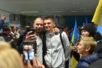 Впервые - ни одного поражения. Появилось видео как сборную Украины с триумфом встречали в аэропорту Борисполя