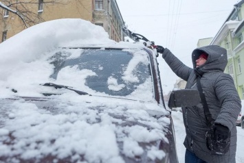 Погоду сорвало с тормозов: Украину засыпает снегом. Фото ошеломляют