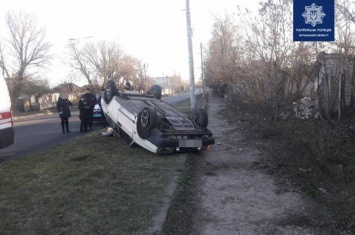 В Лисичанске перевернулся автомобиль (фото)