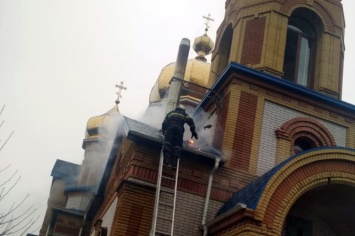 Спасатели на трех машинах тушили пожар в церкви Московского патриархата