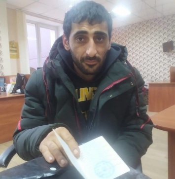 В Мариуполе многодетный мигрант из Армении не может получить гражданство, - ФОТО