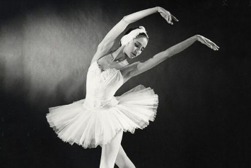 В Днепре обучают балету тех, кому "немного за шестьдесят"