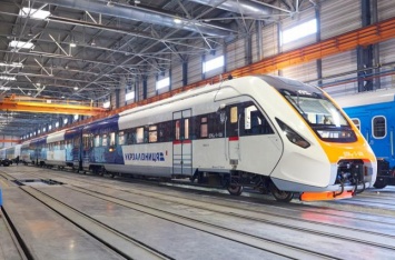 На Крюковском вагоностроительном заводе показали опытный образец "бориспольского экспресса"
