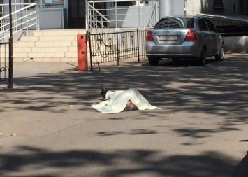 В Запорожье утром на улице скончался наркоман (фото)