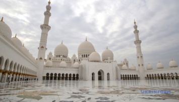 В Абу-Даби туристов отправят на экскурсию по мечетям