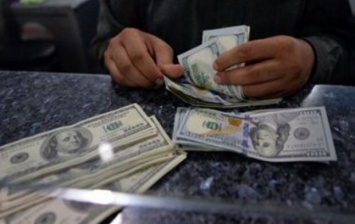 Пружина сжимается все больше: украинцам раскрыли глаза на манипуляции с долларом