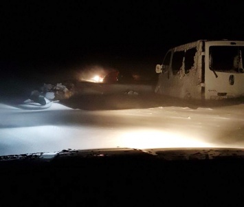 В Черновицкой области 12 автомобилей почти на 8 часов застряли в снежных сугробах