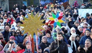 По улицам Житомира прошло шествие с рождественскими звездами