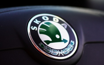 В интернете появились дебютные изображения новой Skoda Octavia RS