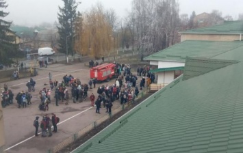 В Киевской области в школе распылили слезоточивый газ