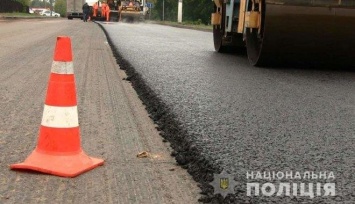 Харьковские «копы» разоблачили директора предприятия, укравшего 7 миллионов на ремонте дороги