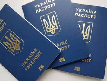 Вывозят уже пачками: в Москву пытались переправить украинские загранпаспорта