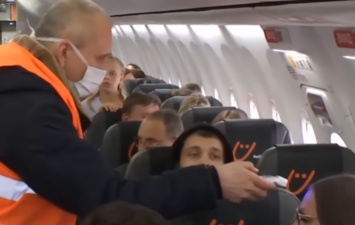 Потрогали лоб и отпустили: в Борисполь прибыл первый рейс из Китая
