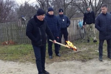 "Такое терпеть больше нельзя". В Украине провели акцию по сожжению платежек за газ
