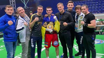 Украинский боксер легко победил россиянина в титульном поединке - видео