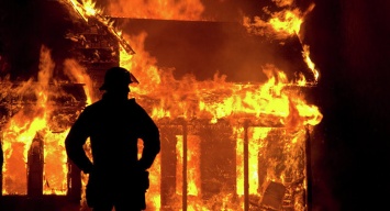 На Днепропетровщине горела многоэтажка: есть пострадавшие