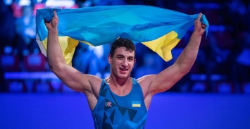 Украинец победил россиянина и вышел в финал ЧЕ по борьбе: видео