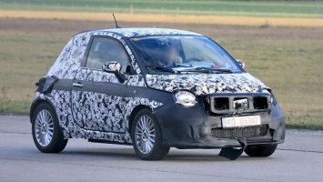 Новый электрический Fiat 500 попался без камуфляжа