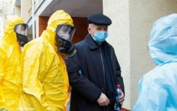 Коронавирус в Черновцах: местные жители устроили бунт под домом больного. Фото