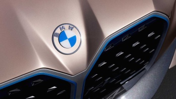 BMW изменила логотип