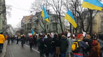 Главное за воскресенье, 8 марта: многотысячный Майдан в Киеве, покушение на президента и новые правила вызова полиции и "скорой"