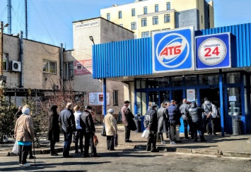 «Доллар - 5%, паника - 95%». Почему в Украине начали расти цены на продукты и вмешаются ли власти